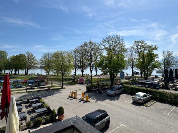 Doppel-Zweibettzimmer mit Seeblick und Balkon