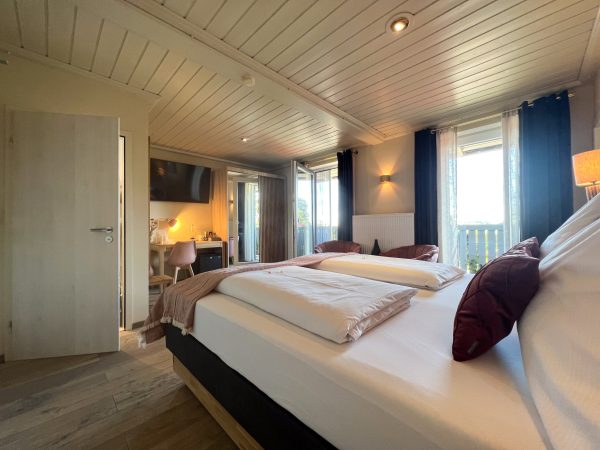 Doppelzimmer Komfort mit Seeblick und Balkon